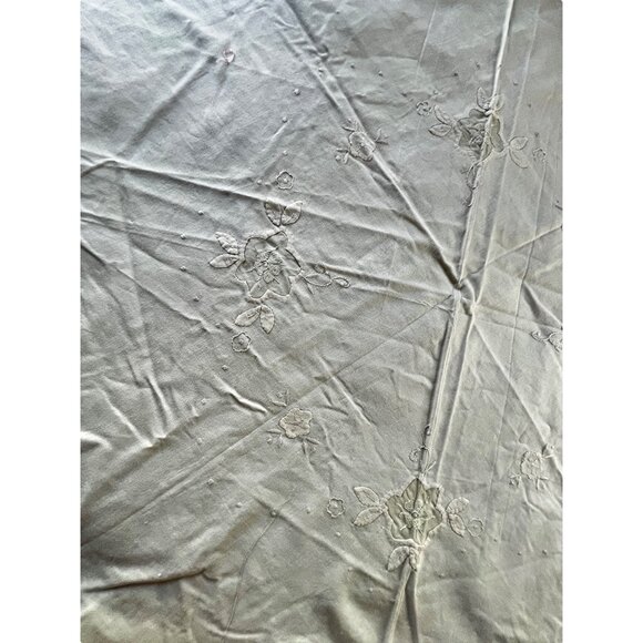 Round Beige Cotton Tablecloth With Madeira Style Appliqué Floral Design 34" Dia. - Picture 3 of 13